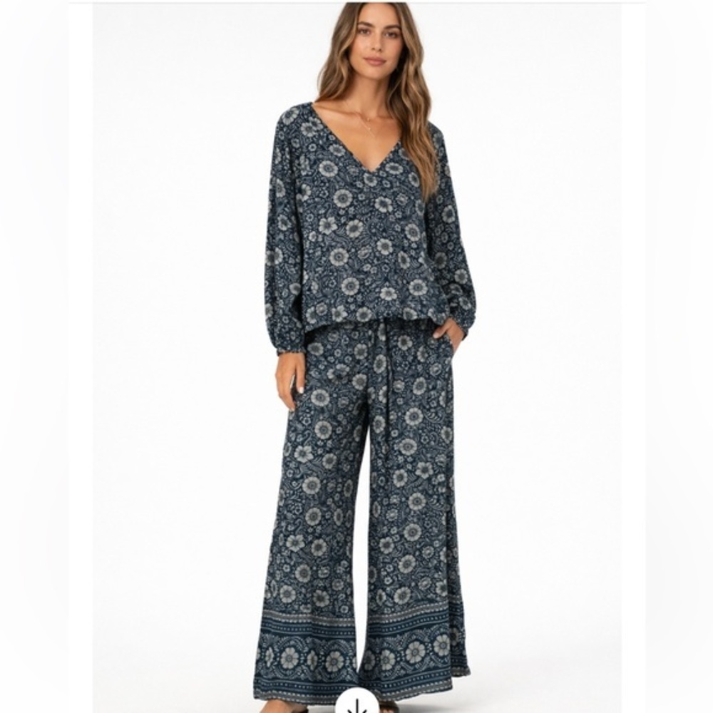 Tigerlily Australia palazzo flared pant and boho top blue floral two piece set